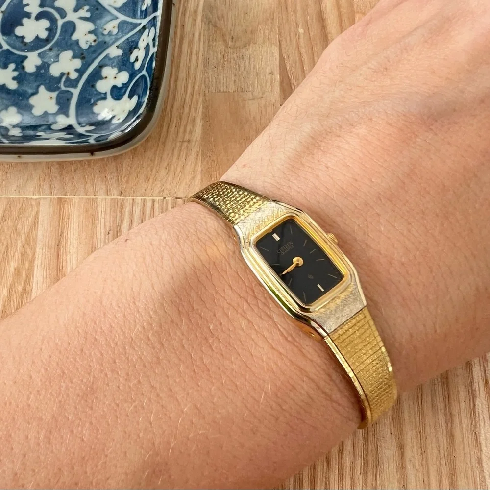 Vintage citizen quartz rectangular black dial gold tone dress watch NEW BATTERY